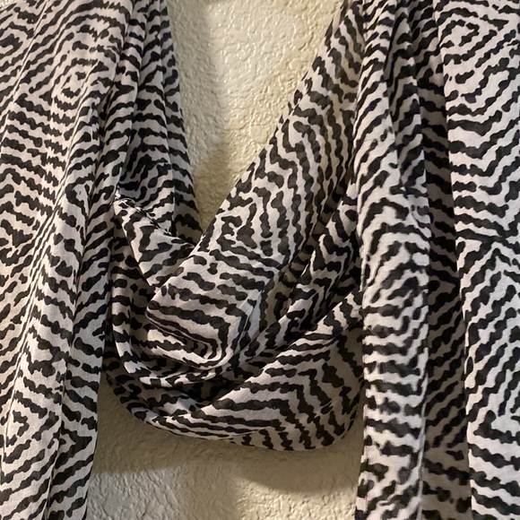 Scarf - Picture 2 of 5